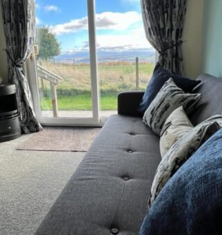 DFD4E9B2-6A10-469B-8838-022D967E1A94