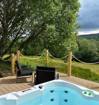 82764493-C0E6-47BE-882E-77BAAFB242F3