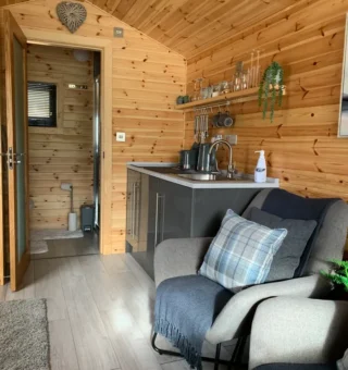 8DD8DE52-8FC4-45B1-88DA-D856514B4042