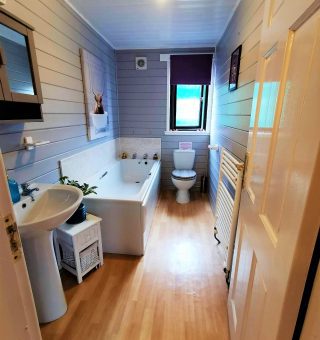 Glen-Roe-Bathroom-Bath