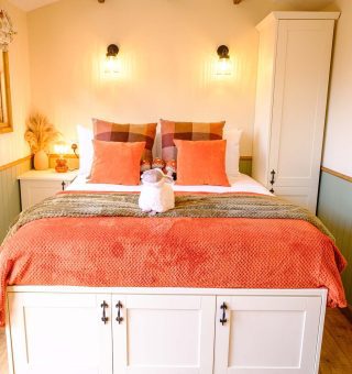 Linitmill-Lodges-Heather-Bed-uai-1706×1280-1