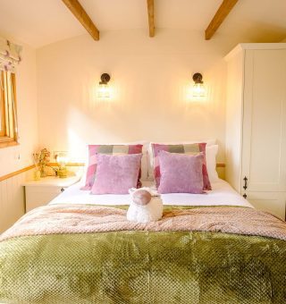 Linitmill-Lodges-Thistle-Bedroom-uai-1706×1280-1